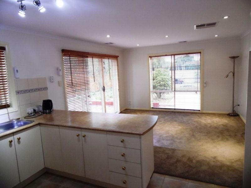 20 Thomson Way, Taylors Hill VIC 3037