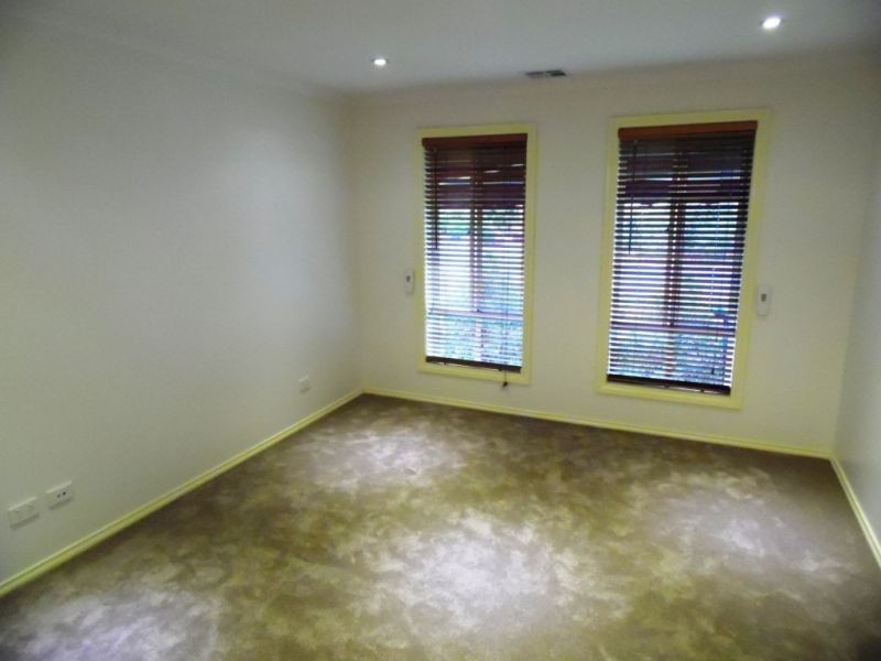 20 Thomson Way, Taylors Hill VIC 3037