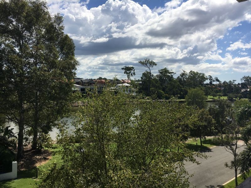 5 Port Peyra Crescent, Varsity Lakes QLD 4227
