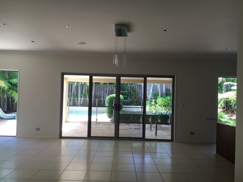 5 Port Peyra Crescent, Varsity Lakes QLD 4227