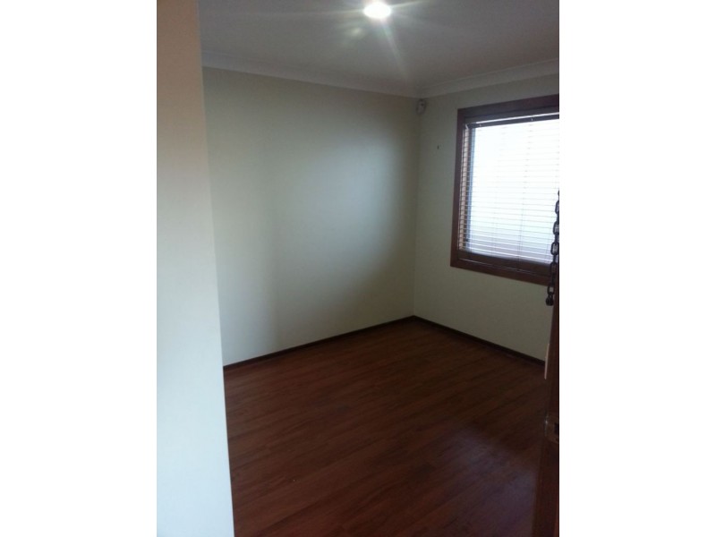 4 A Derby Street, Berkeley NSW 2506