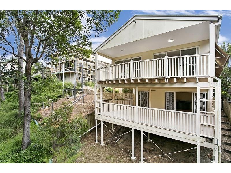 195 Carmody Road, St Lucia QLD 4067