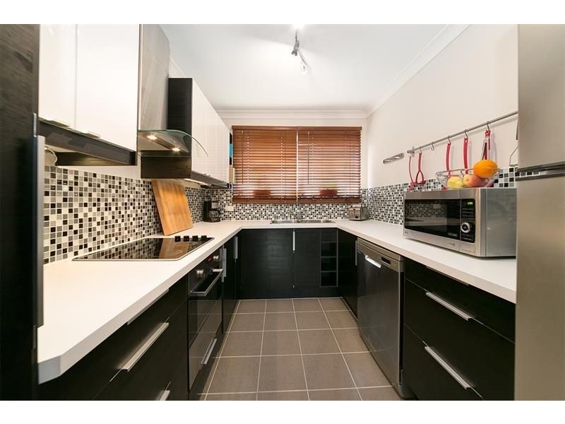 2/34 Macaulay Street, Coorparoo QLD 4151