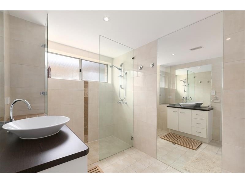 2/34 Macaulay Street, Coorparoo QLD 4151