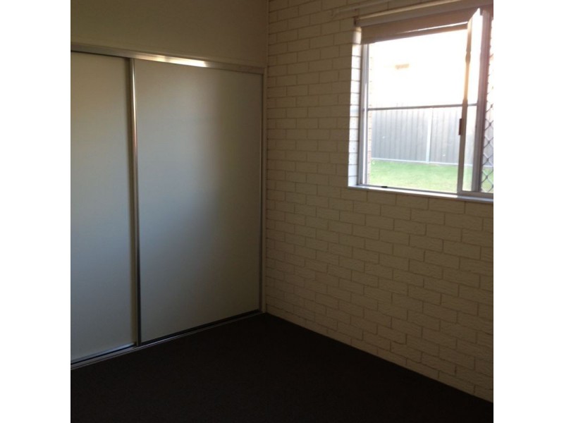 2/128 Curzon Street, Rangeville QLD 4350