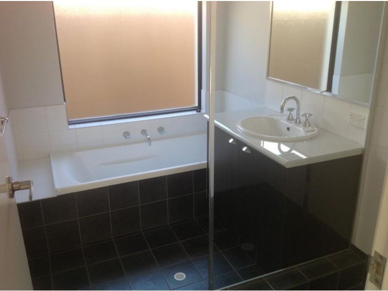 284 Peelwood Parade, Halls Head WA 6210