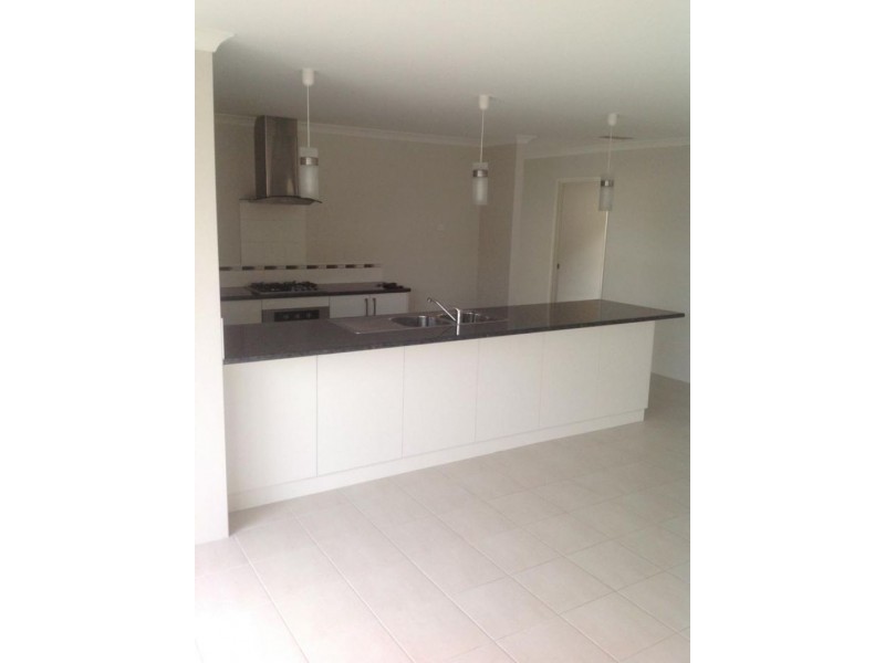 284 Peelwood Parade, Halls Head WA 6210