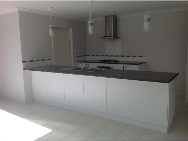 284 Peelwood Parade, Halls Head WA 6210