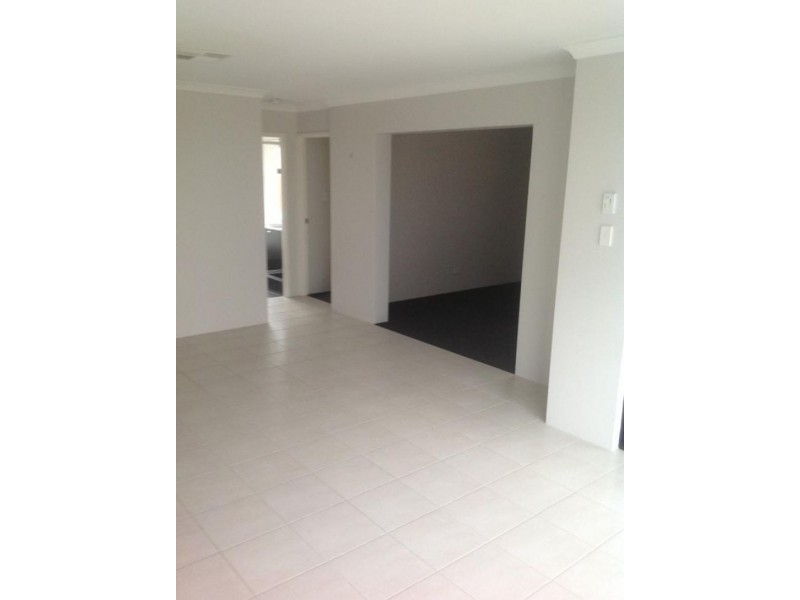 284 Peelwood Parade, Halls Head WA 6210