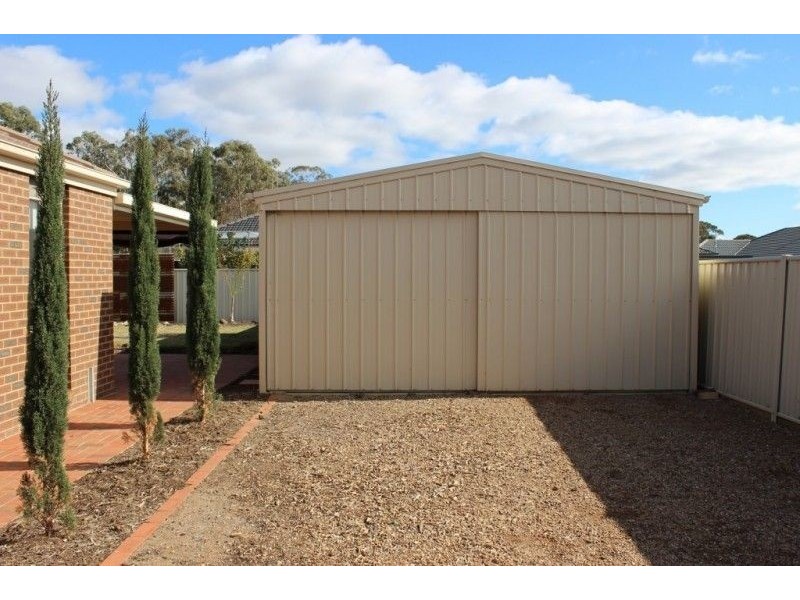 2 Bushwalk Grove, Epsom VIC 3551