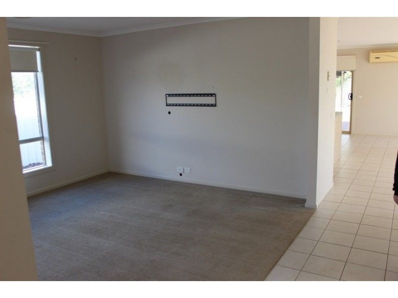 2 Bushwalk Grove, Epsom VIC 3551