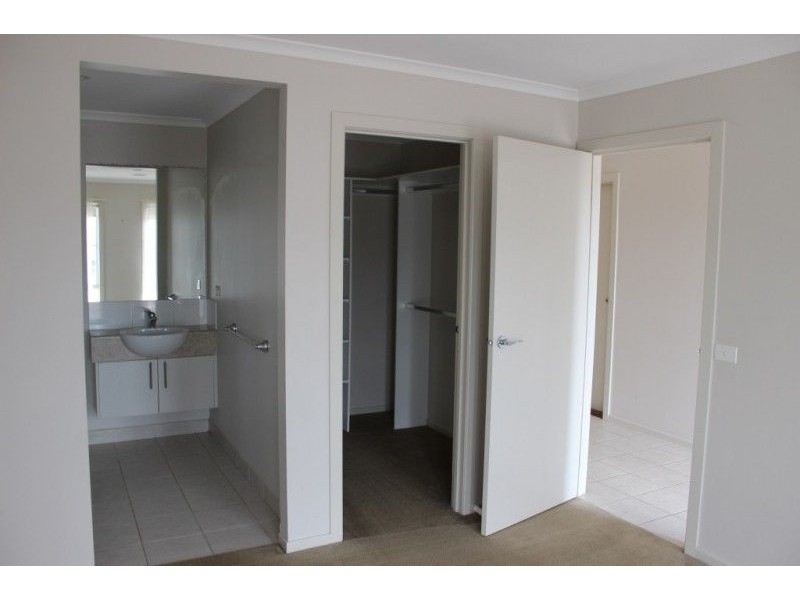 2 Bushwalk Grove, Epsom VIC 3551