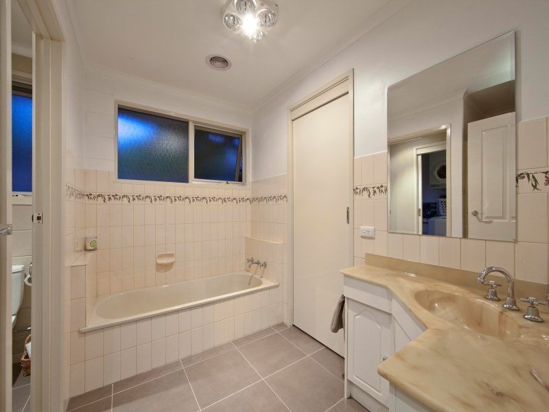 27 Morlyn Dr, Mount Martha VIC 3934