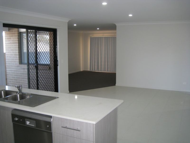 8 Joseba Place, Springfield Lakes QLD 4300