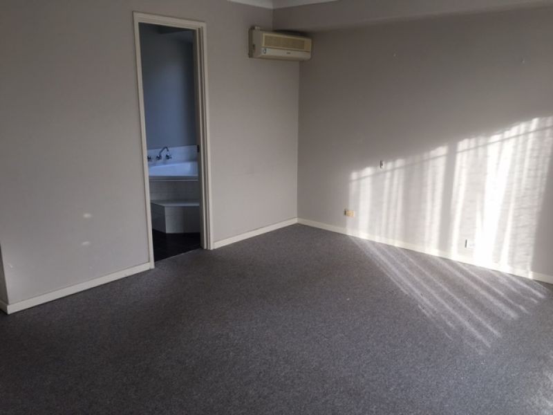 211 Wentworth Parade, Success WA 6164