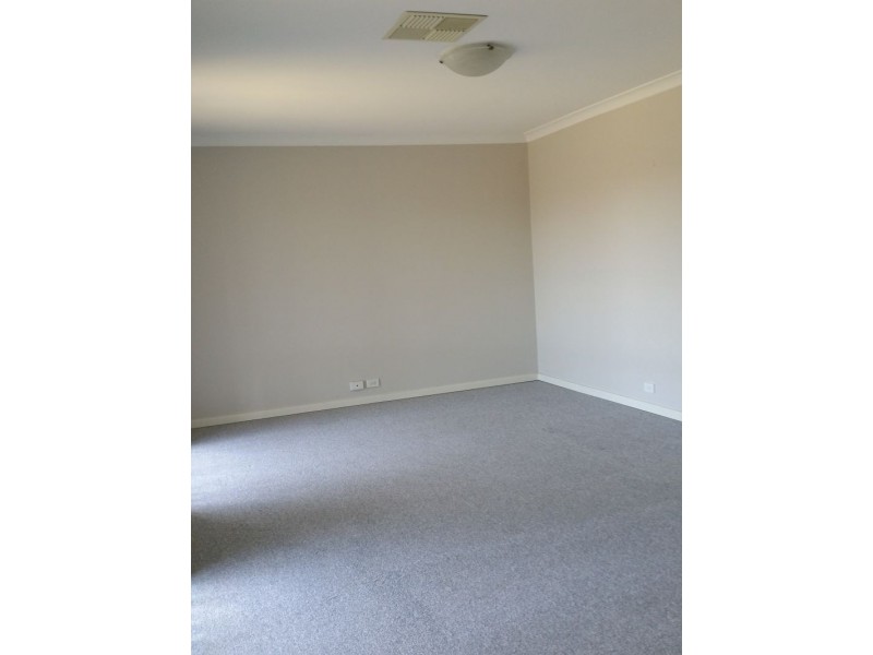 211 Wentworth Parade, Success WA 6164