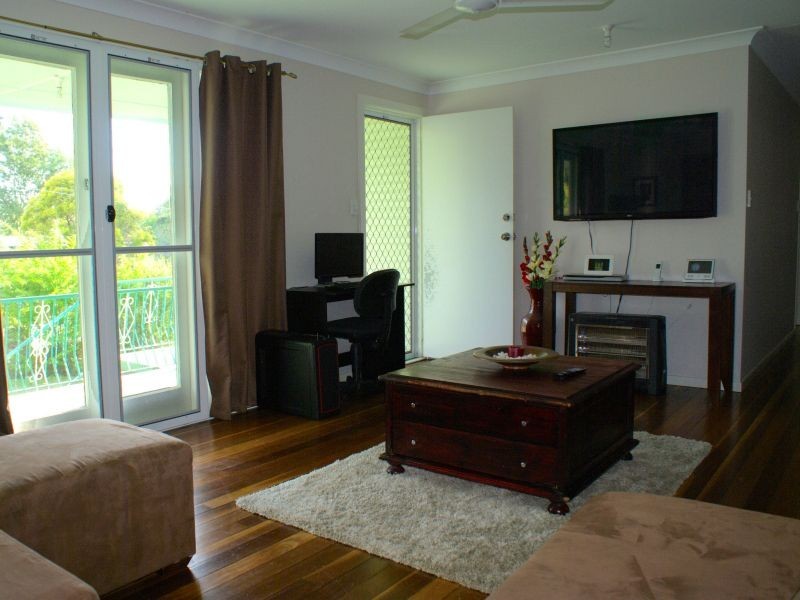 18 Gledson Street, North Booval QLD 4304