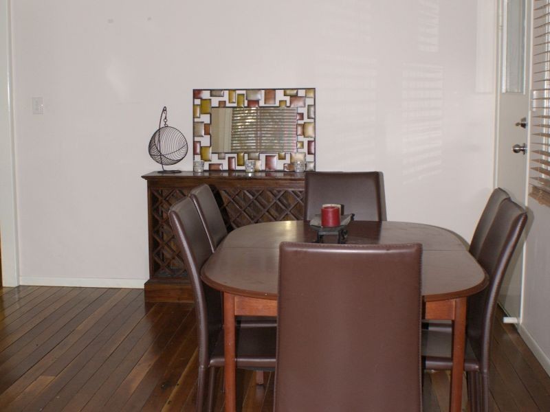 18 Gledson Street, North Booval QLD 4304