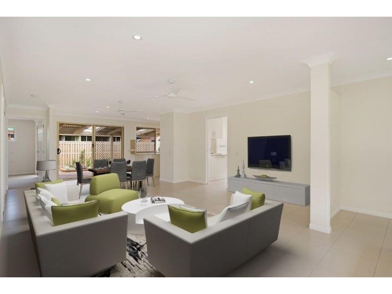 210 Bestmann Rd E, Sandstone Point QLD 4511