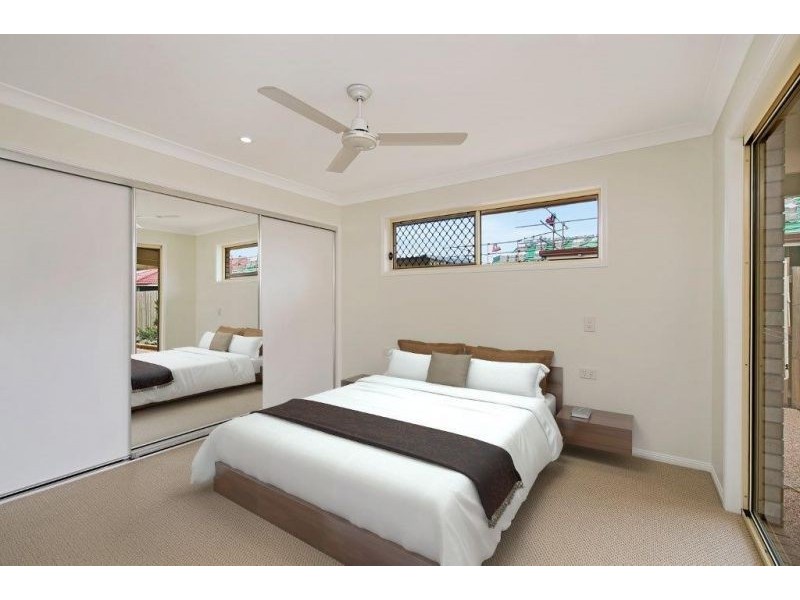 210 Bestmann Rd E, Sandstone Point QLD 4511