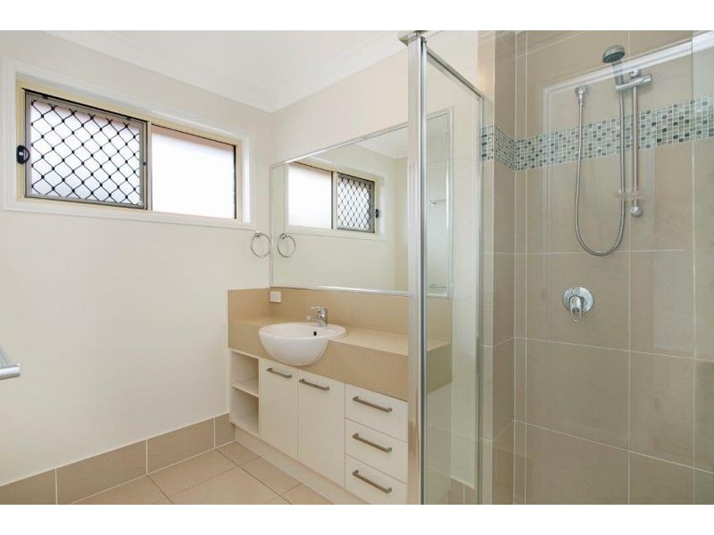 210 Bestmann Rd E, Sandstone Point QLD 4511