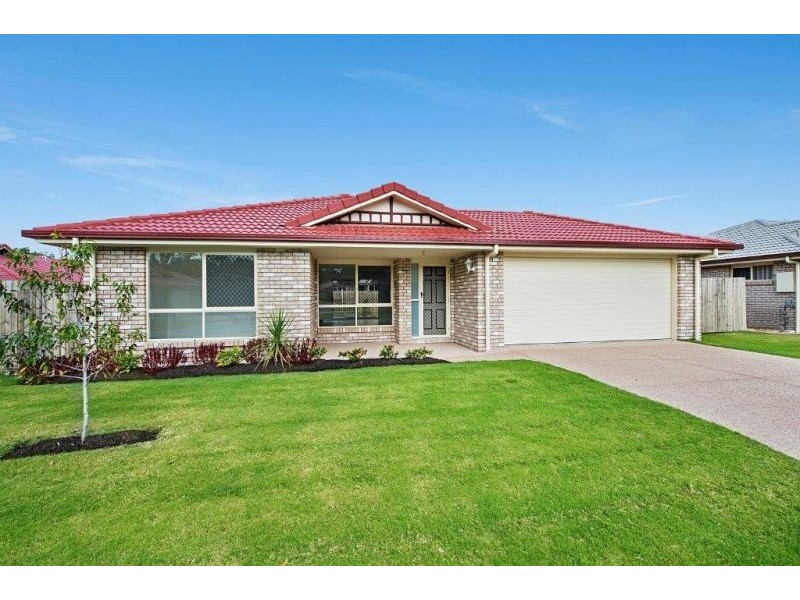 210 Bestmann Rd E, Sandstone Point QLD 4511
