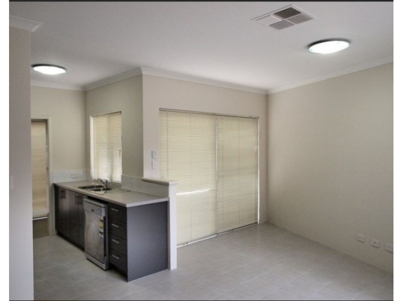 4/19 Pittwater Way, Success WA 6164