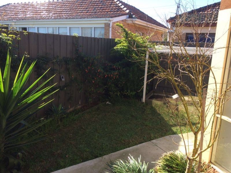 2b Tarana Ave, Glenroy VIC 3046