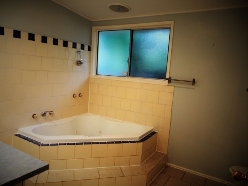 5 Devon Court, Frankston VIC 3199