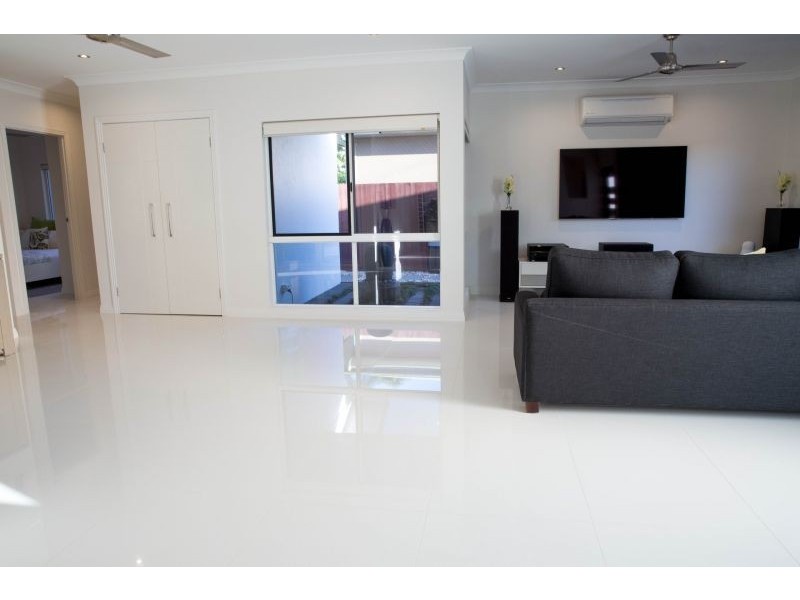 10 Jordan Close, Mooroobool QLD 4870