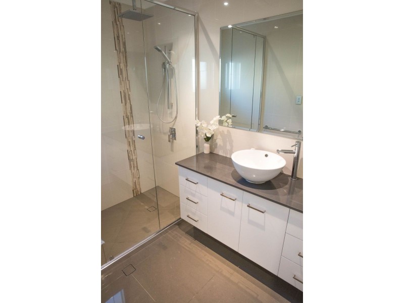 10 Jordan Close, Mooroobool QLD 4870