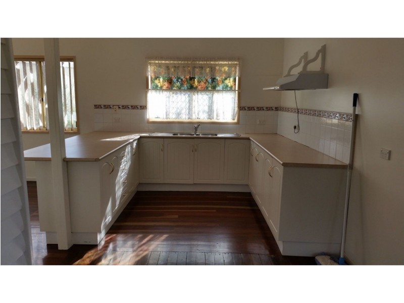 14 Charles Street, Springsure QLD 4722