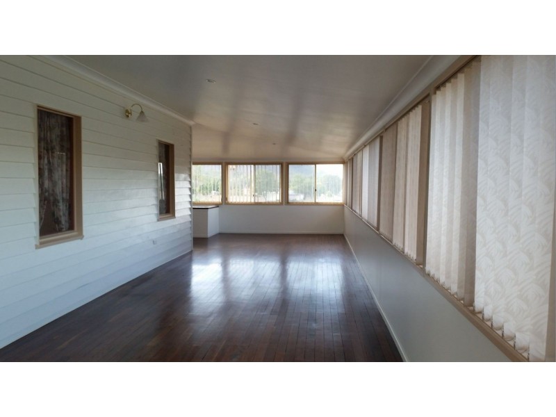 14 Charles Street, Springsure QLD 4722