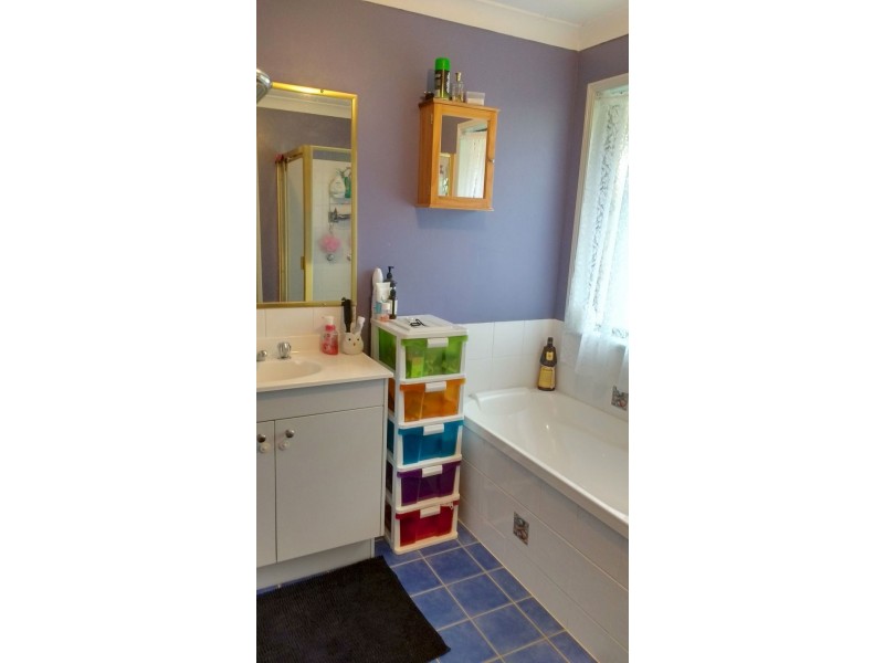 7 Mcdougall Cl, Silkstone QLD 4304