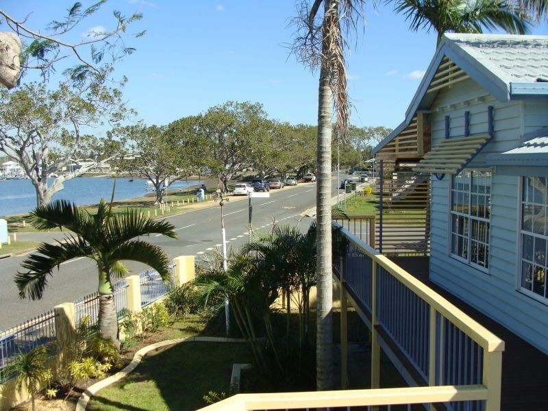 42 Allpass Parade, Shorncliffe QLD 4017