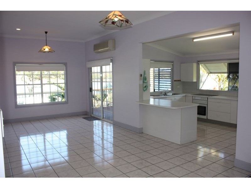 42 Allpass Parade, Shorncliffe QLD 4017