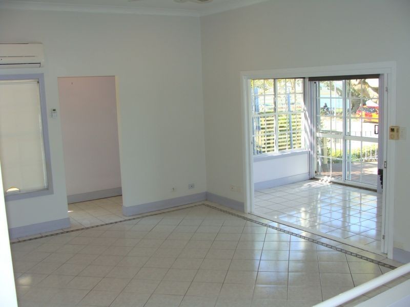 42 Allpass Parade, Shorncliffe QLD 4017