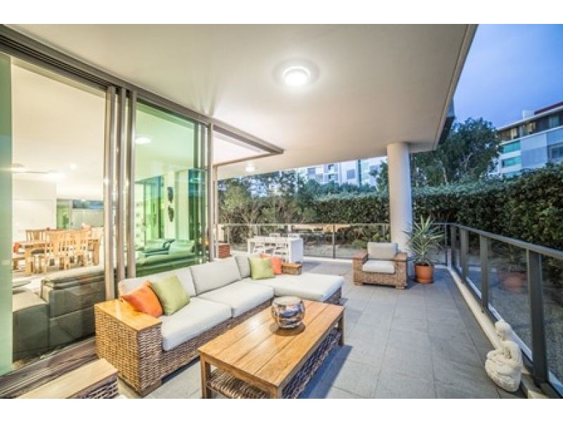 29101/2 Ephraim Island Bridge, Paradise Point QLD 4216