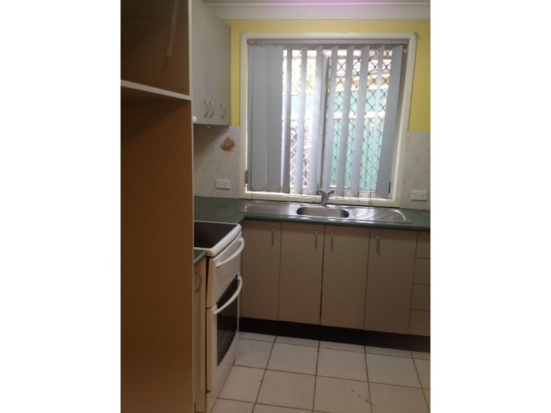 16/18 Hosking Crescent, Glenfield NSW 2167