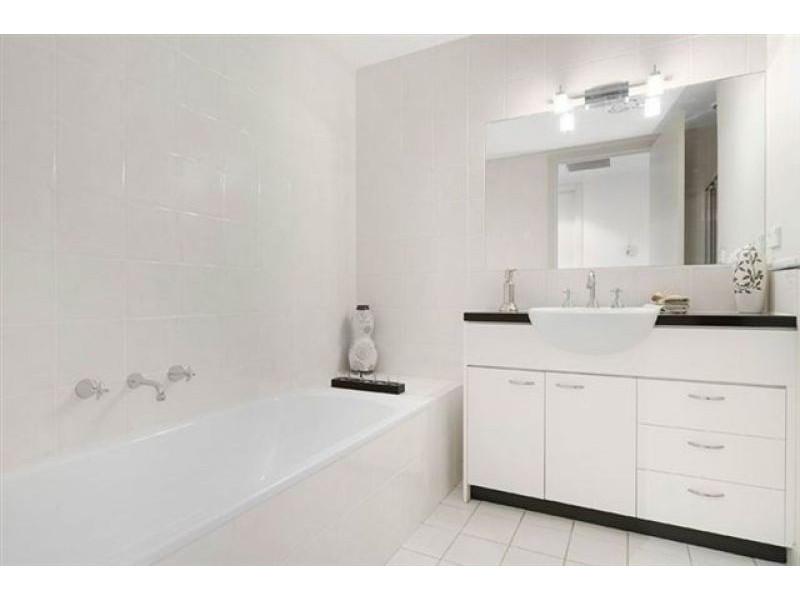 402/65 Beach St, Port Melbourne VIC 3207