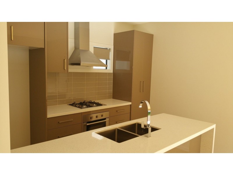 2/110 Porter Rd, Heidelberg Heights VIC 3081