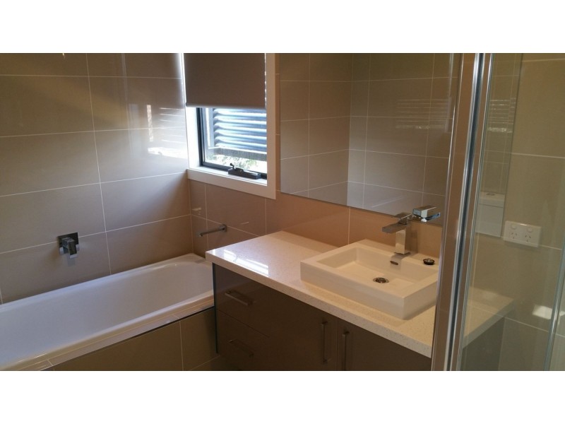 2/110 Porter Rd, Heidelberg Heights VIC 3081