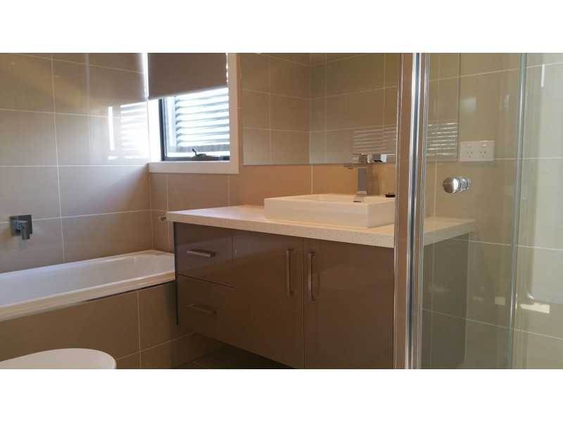 2/110 Porter Rd, Heidelberg Heights VIC 3081