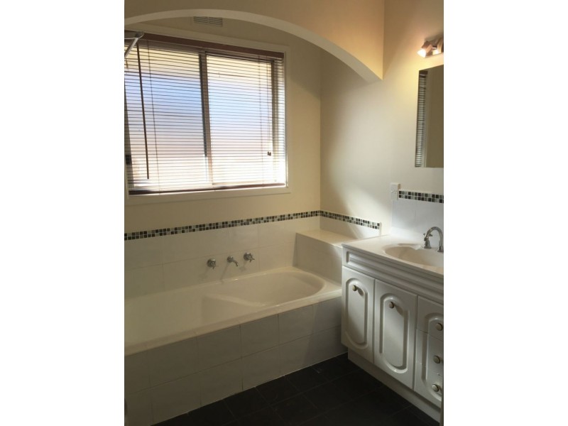 112 Main Road, Riddells Creek VIC 3431