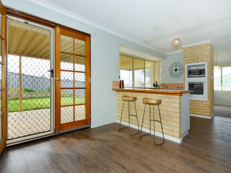 67 Barnes Ave, Australind WA 6233