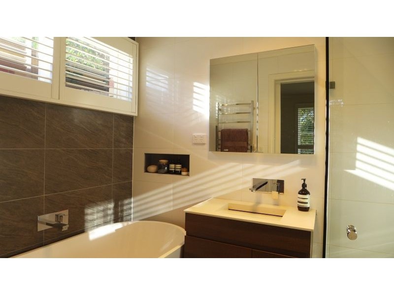 11 Gilbert Rd, Ivanhoe VIC 3079