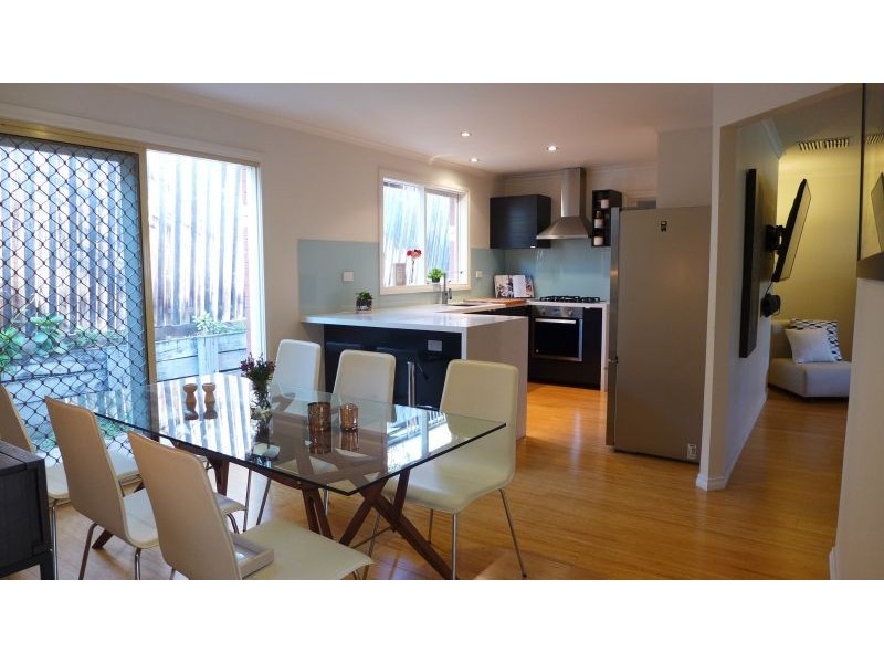 11 Gilbert Rd, Ivanhoe VIC 3079