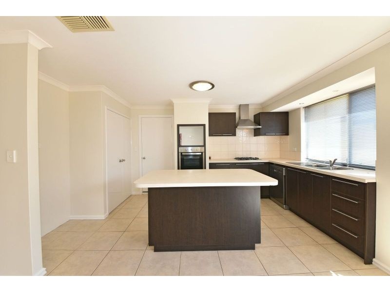 9 Kansas Lane, Hocking WA 6065