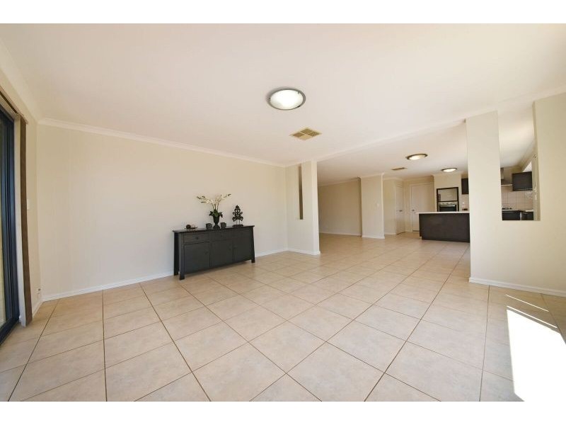 9 Kansas Lane, Hocking WA 6065