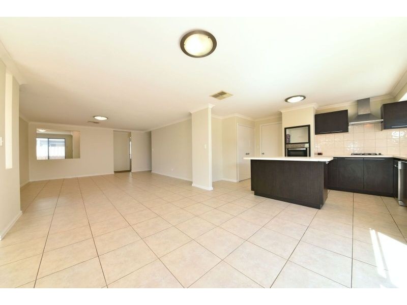 9 Kansas Lane, Hocking WA 6065